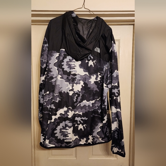 The North Face Camo Windbreaker - Picture 2 of 2